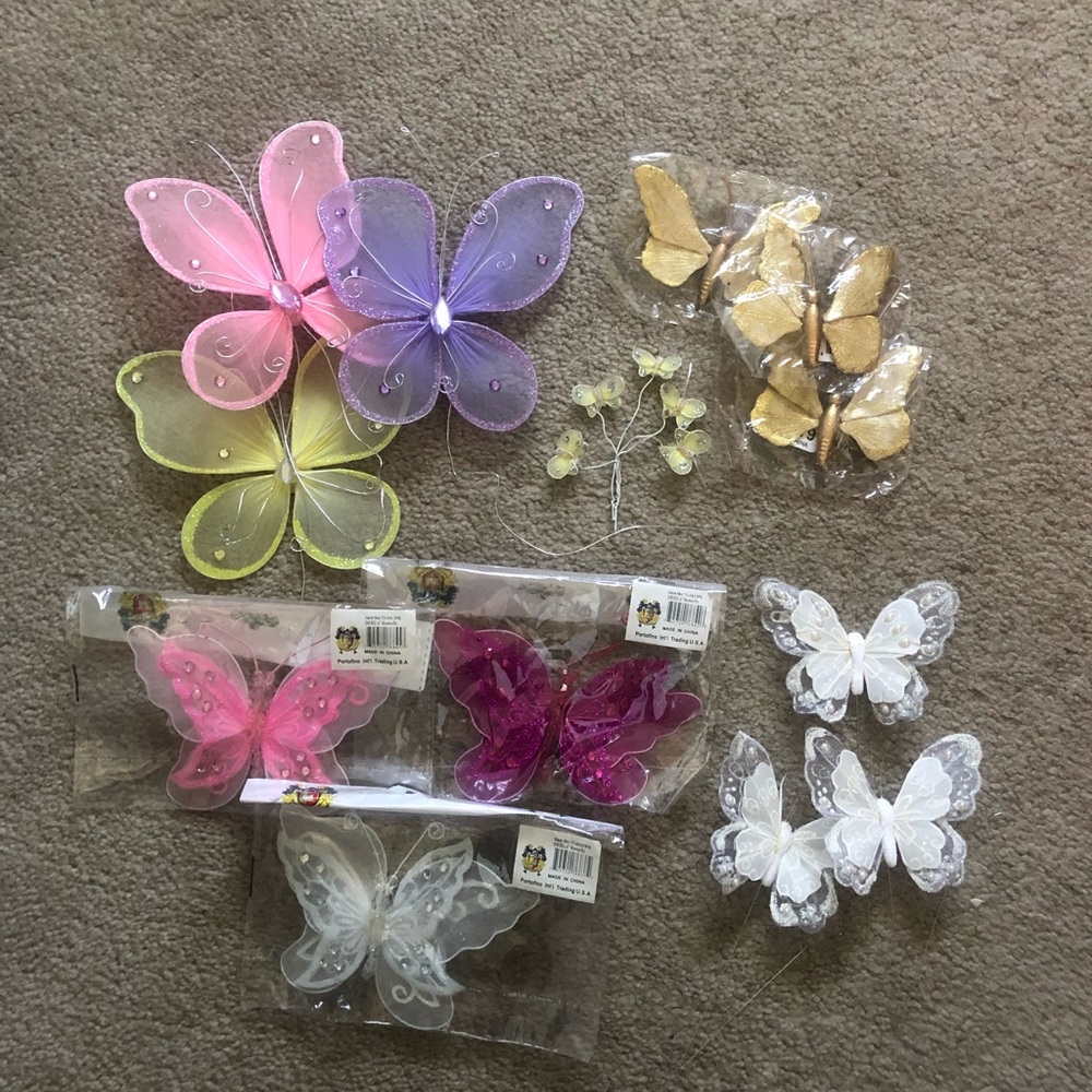 Assorted tulle & feather & plastic decorative butterflies. 17 pieces.